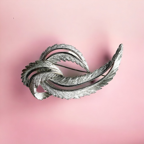Sarah Coventry Jewelry - Vintage feather brooch
